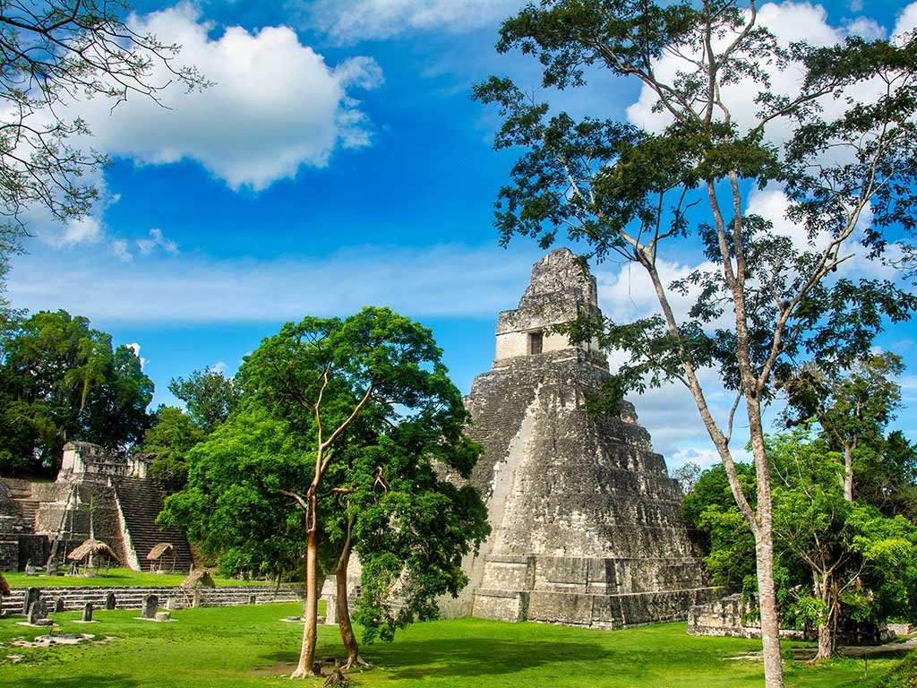 Plaza-central-tikal